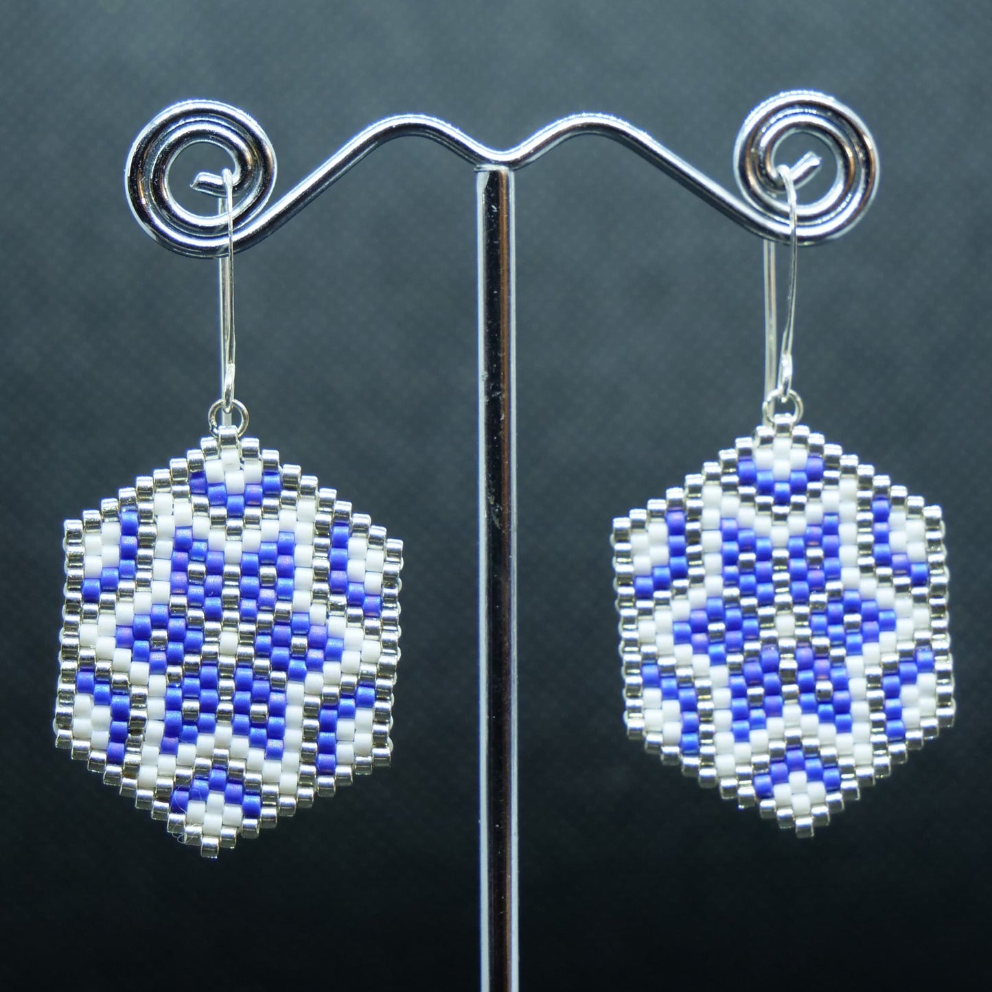 Orecchini esagonali tecnica Brick Stitch disegno "Stella" Blue-Bianco-Argento